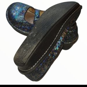 Alegria Paloma JIL-321W Shimmery Rainbow Clogs